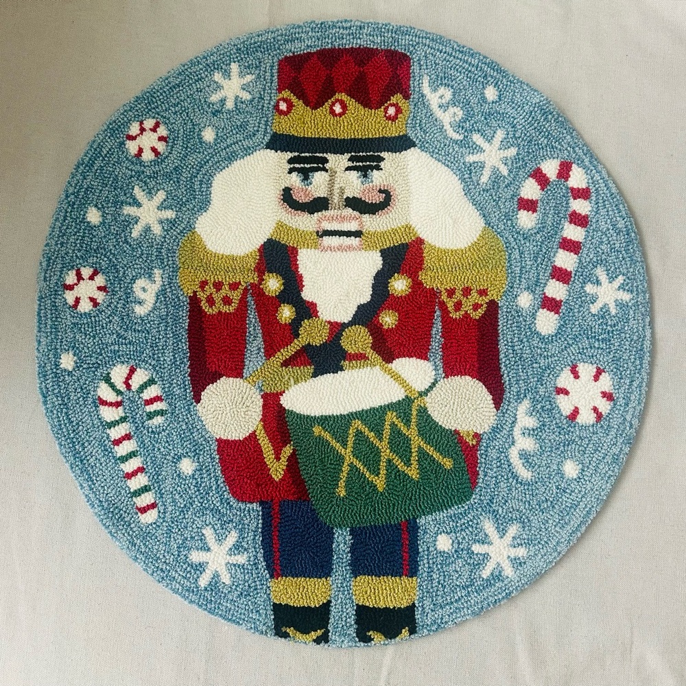 LOLOI Christmas Nutcracker Round 30” Rug